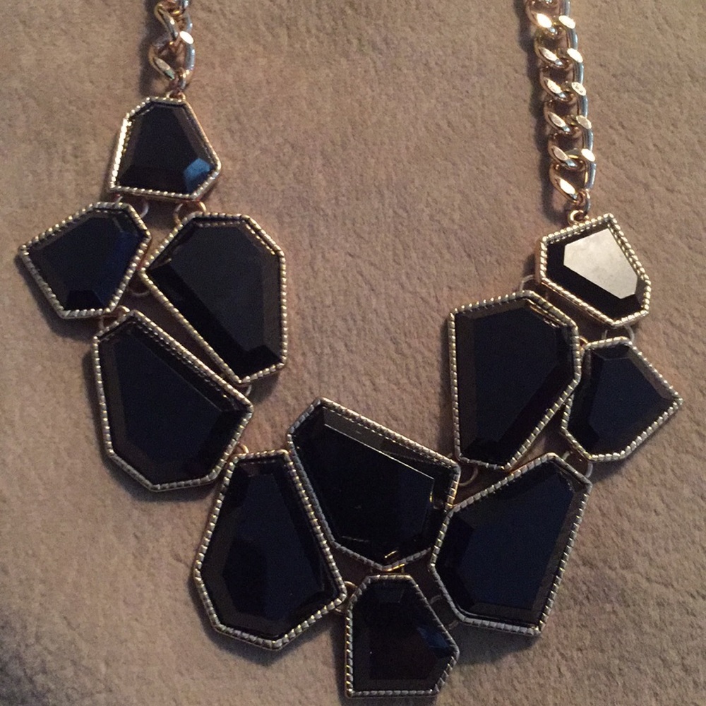 Necklace resembling Kendra Scott Collection